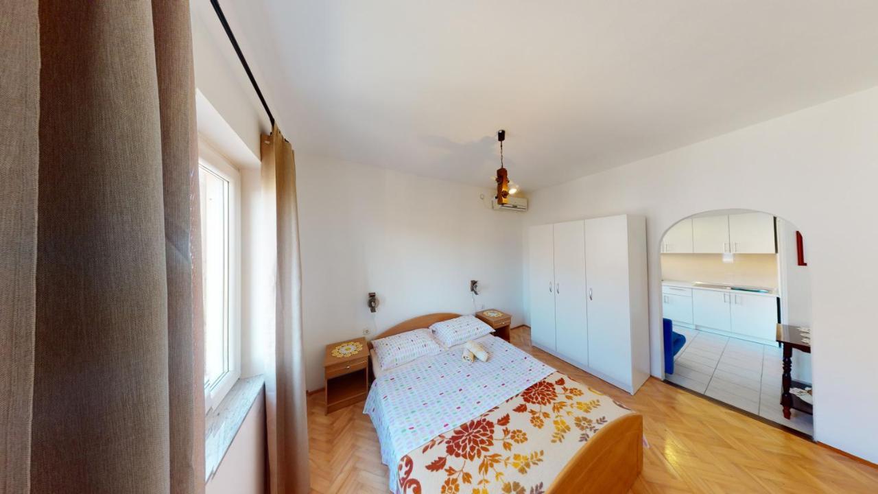 Apartments Riva Metajna Exterior foto
