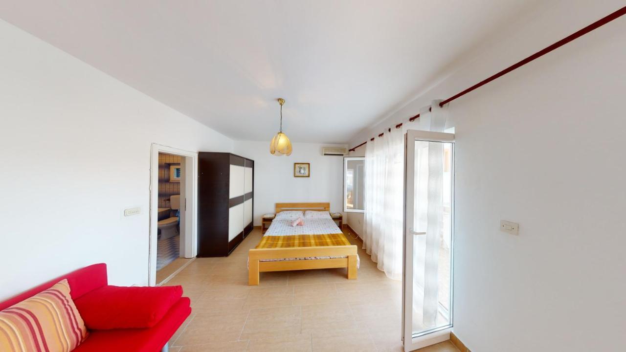 Apartments Riva Metajna Exterior foto