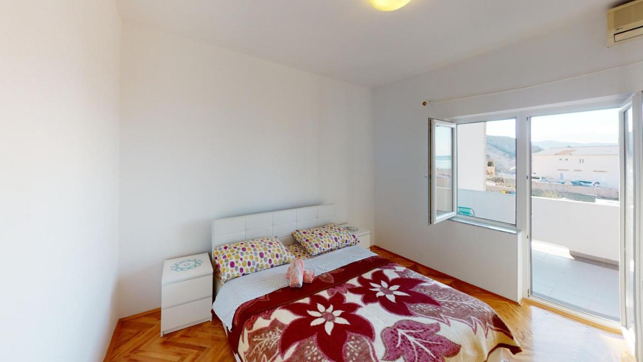 Apartments Riva Metajna Exterior foto