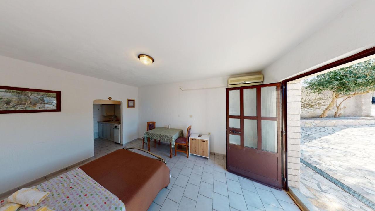 Apartments Riva Metajna Exterior foto